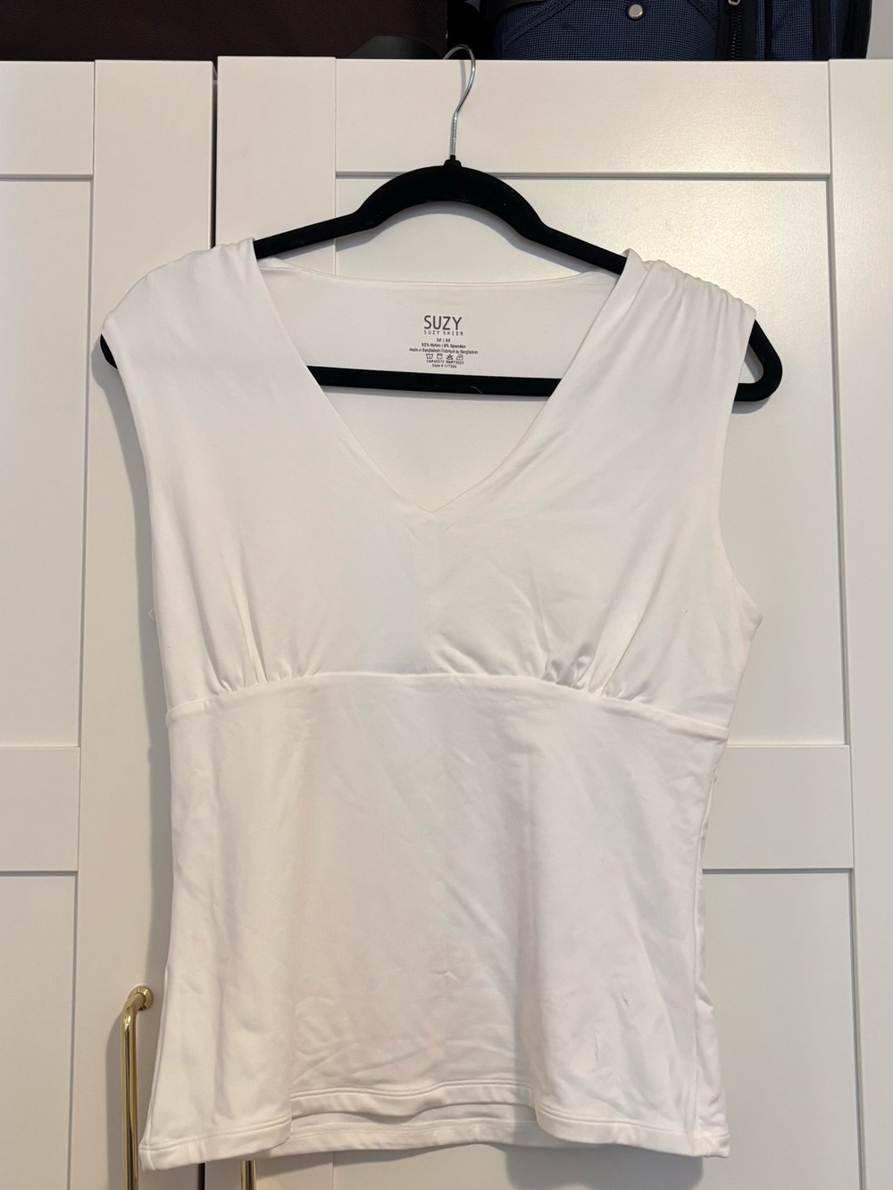 Suzy Shier White V-Neck Cap-Sleeve Tank